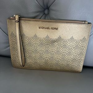 Authentic Michael Kors Gold wristlet purse with card holders   LIKE NEW!!!